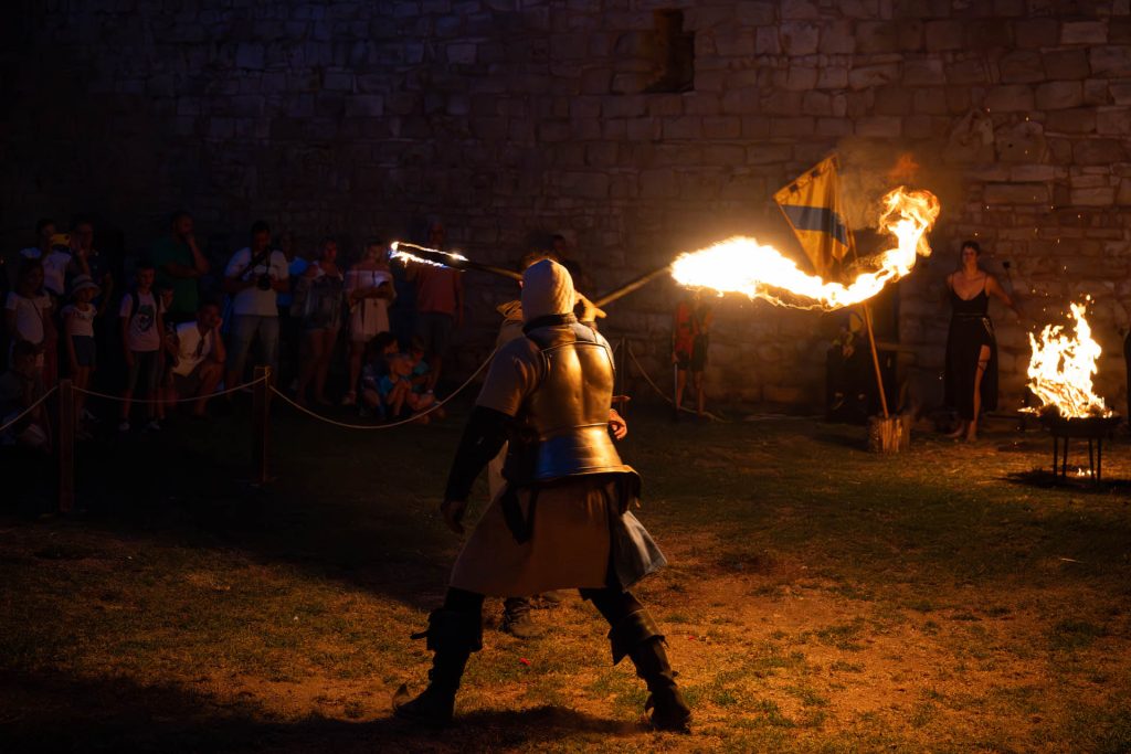 torchlight fight - 003