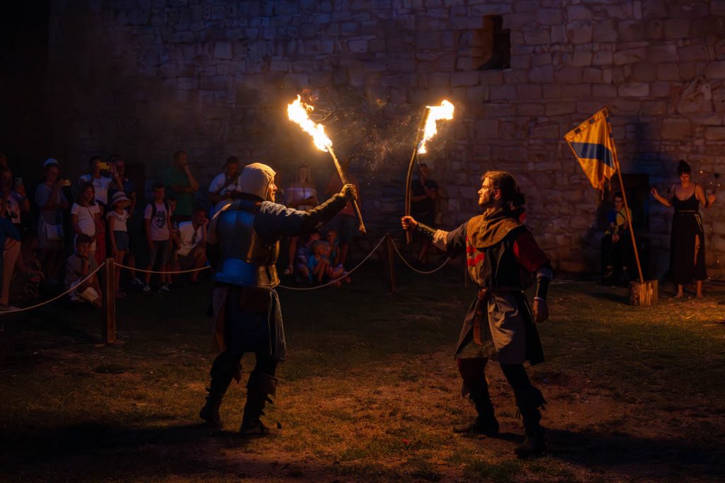torchlight fight - 006