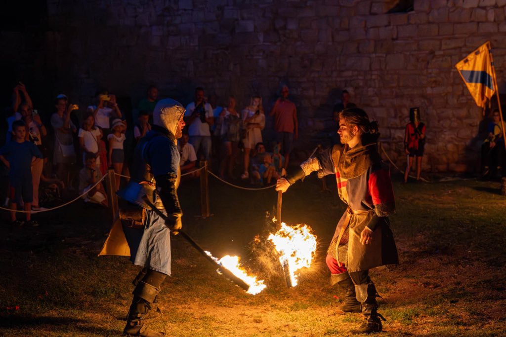 knights fight with torches - 013